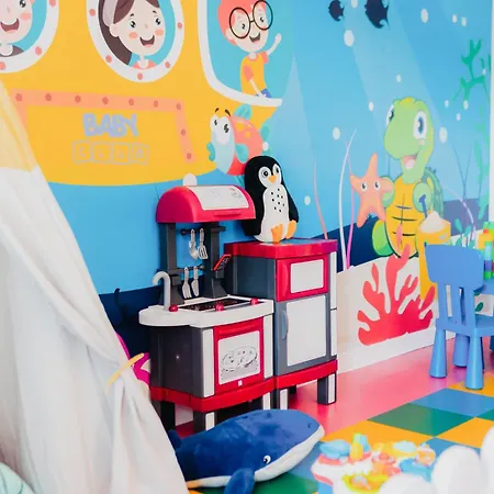 Landmar Costa Gigantes Family