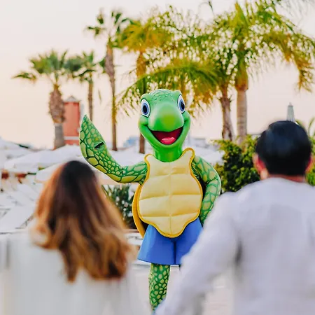 Landmar Costa Gigantes Family