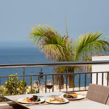 Landmar Costa Gigantes Family